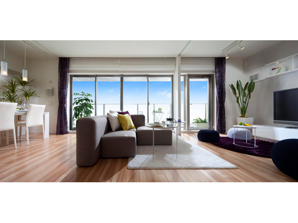 Living.  [living ・ dining] Bright living room of the two-sided lighting ・ Dining in the open space by the conjunction of a Western-style (2) in the opening of the wall door. (Model Room A type)