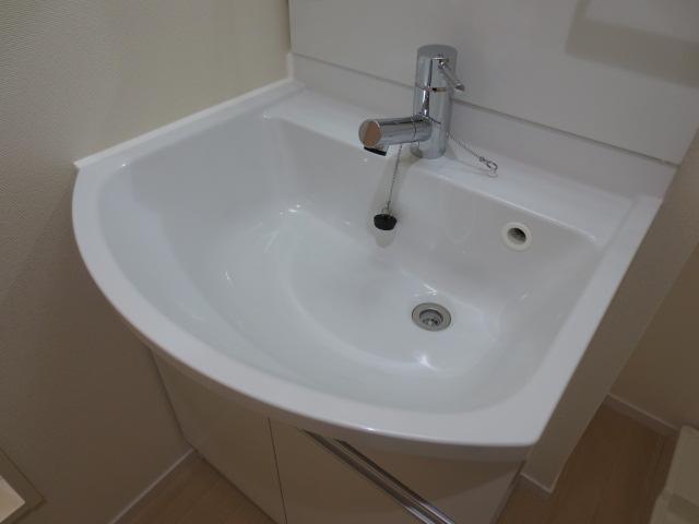 Washroom. Independent wash basin