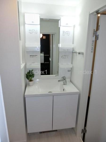 Wash basin, toilet. Wash space with a cleanliness ☆