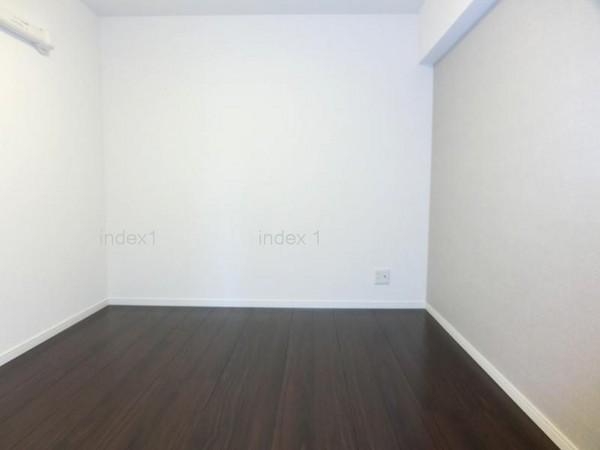 Non-living room. Guests can relax spacious indoor quiet