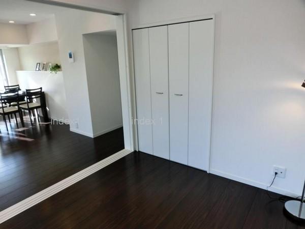 Non-living room. Sliding door open can also be used to open!