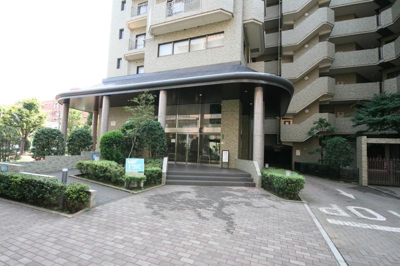 Entrance. Common areas