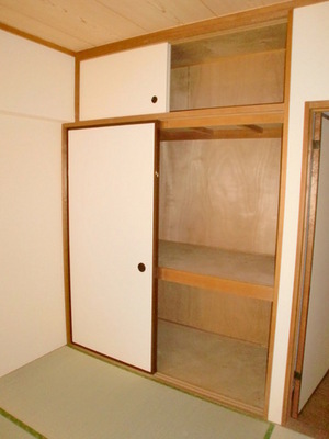 Receipt. image / It will be the same type of photo of another in Room