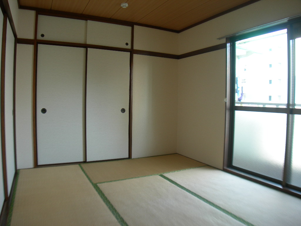 Living and room. Japanese-style room (1)