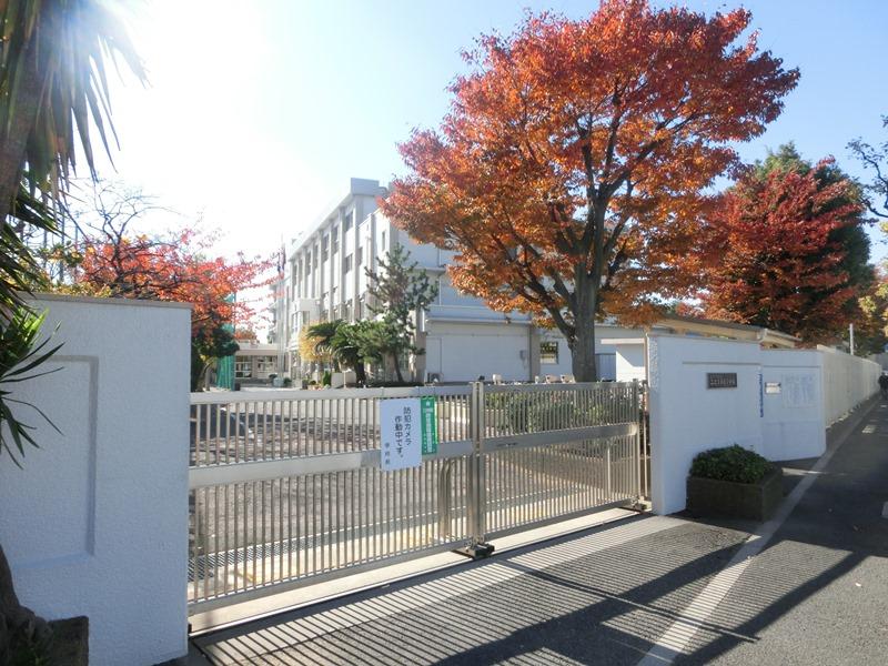 Primary school. Ninoe first 3 620m up to elementary school