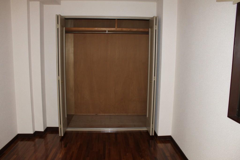 Receipt. Western-style closet