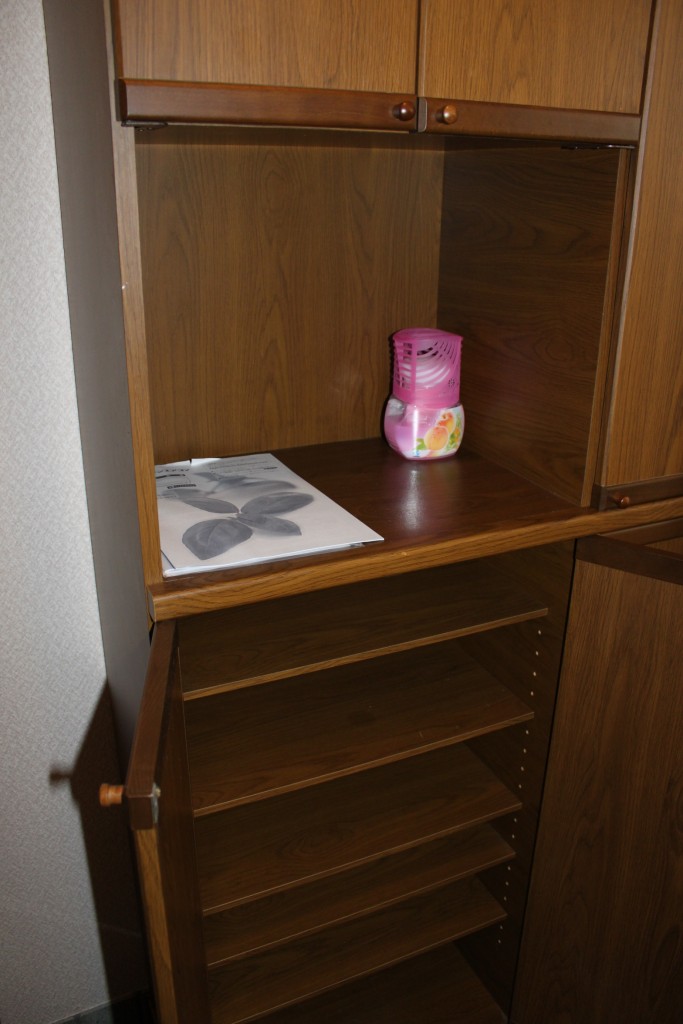 Receipt. Shoes closet