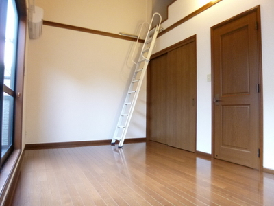 Living and room. 7.5 Pledge