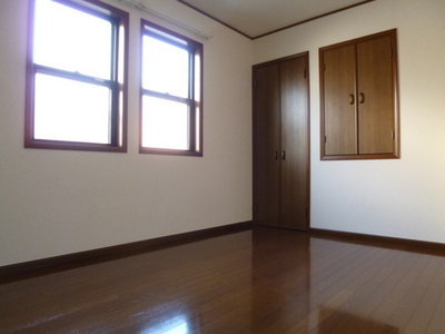 Living and room. 6 Pledge