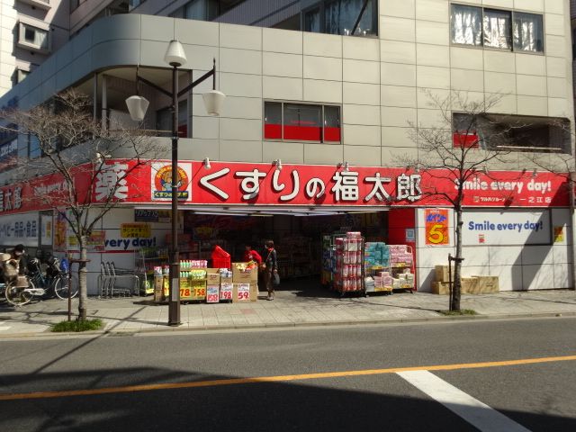 Shopping centre. Fukutaro of medicine until the (shopping center) 420m