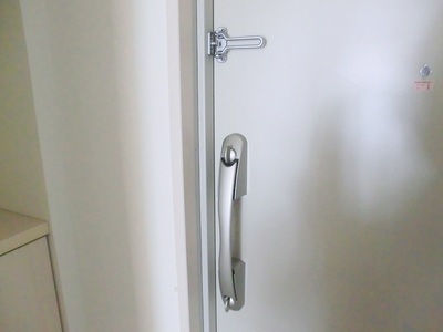 Entrance. W lock adoption of the peace of mind.