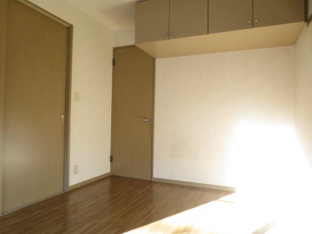 Living and room. Western-style 2