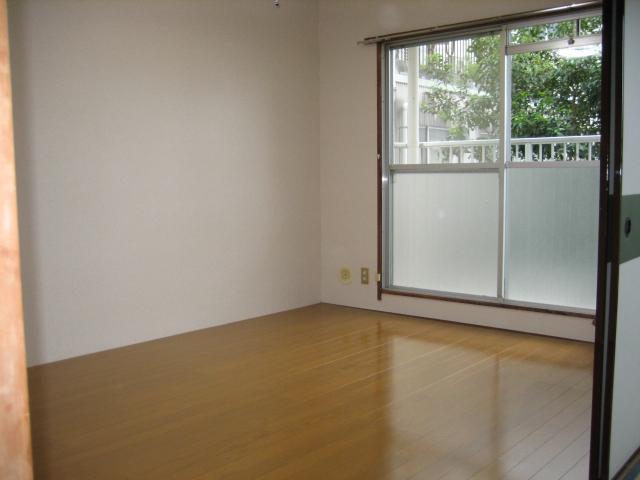 Living and room. Western-style (the same type)