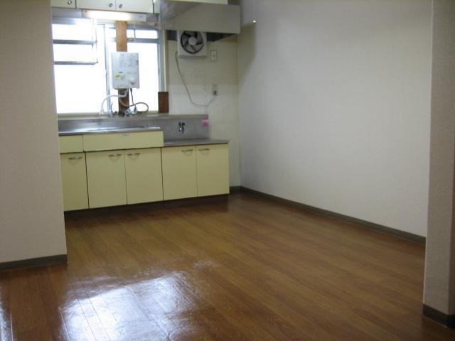 Living and room. Dining (same type)