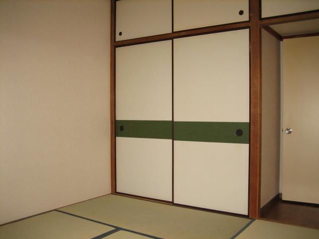 Living and room. Japanese-style room 2 (same type)