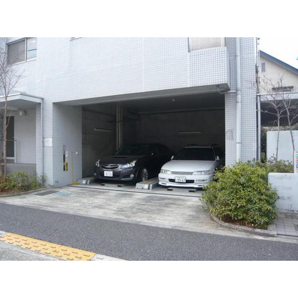 Parking lot. Three-dimensional: size limit Yes