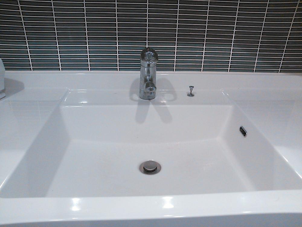 Wash basin, toilet. Washroom Pasted wall tile