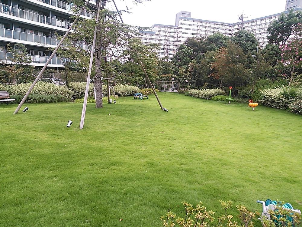 Other. Garden Park Playground equipment ・ There is a bench, etc., Lawn is pleasant