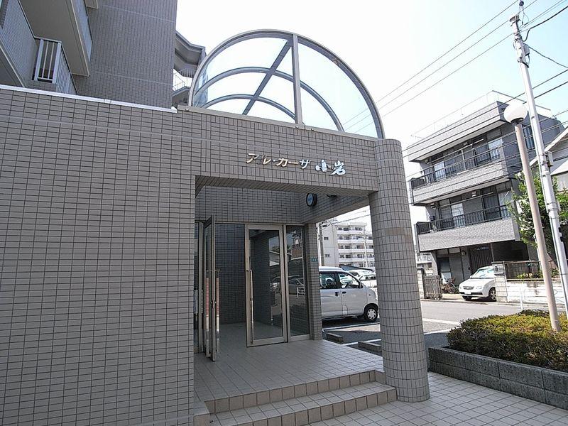 Entrance. Entrance approach