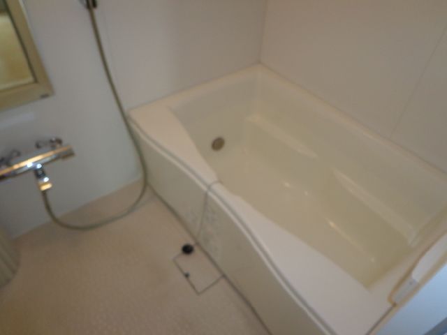 Bath. Comfortable bus