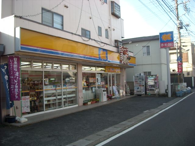 Convenience store. 970m to living house (convenience store)