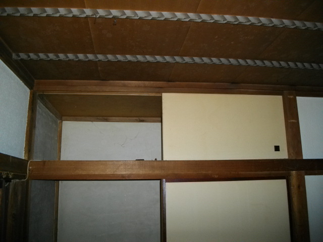 Receipt. Upper closet storage