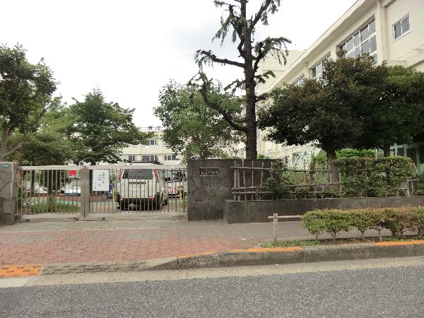 Primary school. Osugi 300m up to elementary school (elementary school)