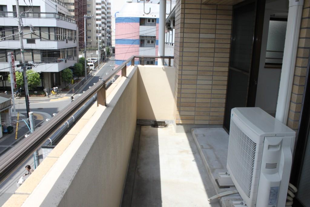 Balcony. Good balcony per sun on the south-facing