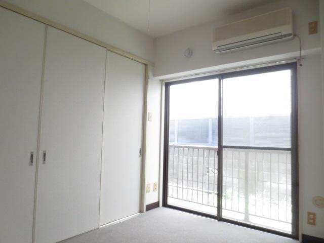 Living and room. Western-style 1