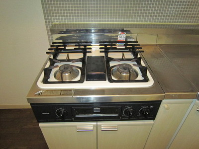 Kitchen. 2 lot gas stoves ・ With grill