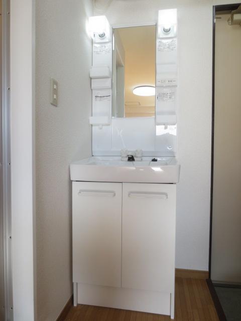 Washroom. Independent wash basin