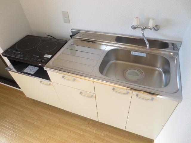 Kitchen. Kitchen (with IH2 neck)