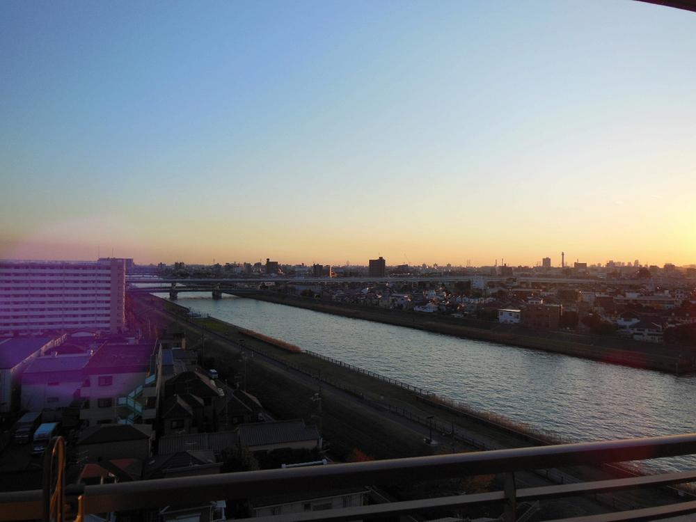 View photos from the dwelling unit. View from the site (November 2013) Shooting