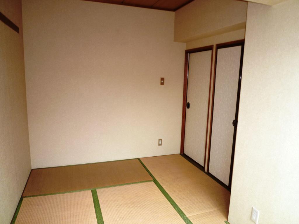 Living and room. Japanese-style room 6 quires