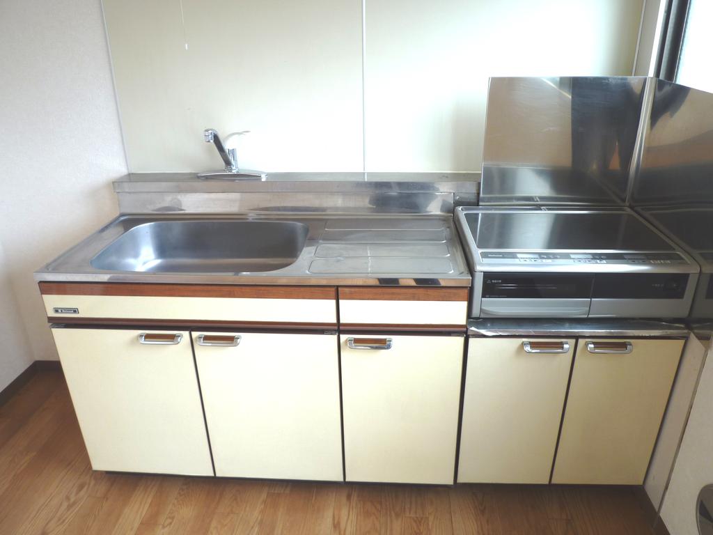 Kitchen. IH2 burner stove (with grill)