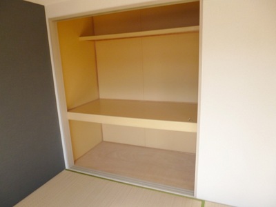 Receipt. Storage lot