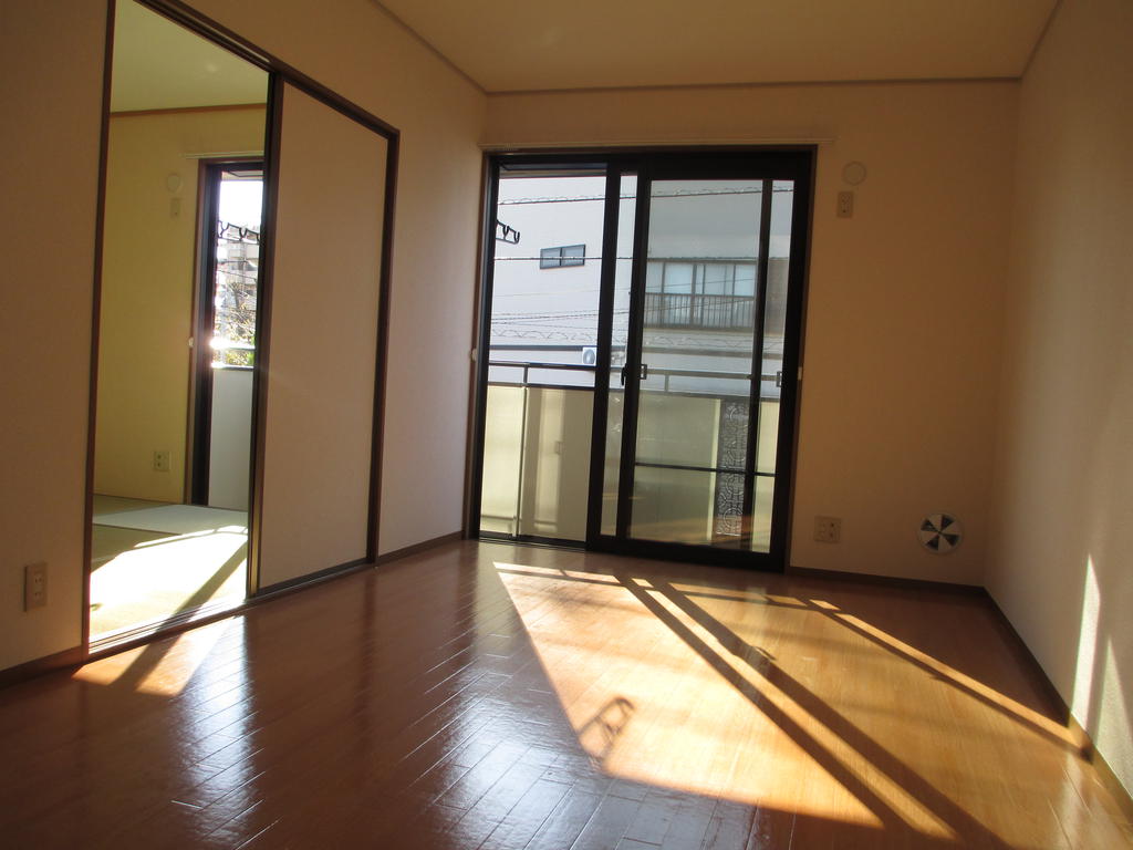 Living and room. Dining 10.5 Pledge