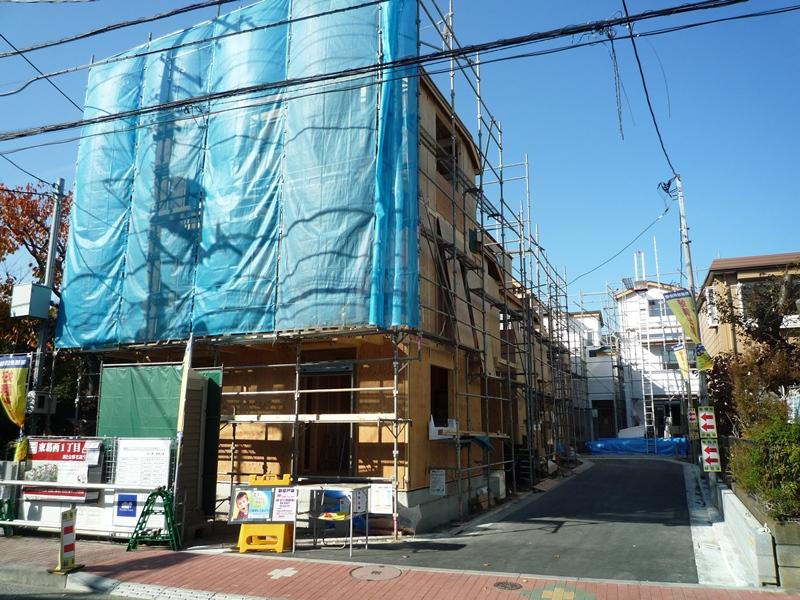 Local photos, including front road. Local (11 May 2013) Shooting