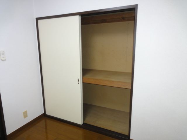 Living and room. Armoire