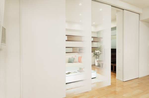 Building structure. <Flexible door adopted> Living ・ The dining and living room of the partition, Also it plans to adopt a flexible door. Appearance is spacious large space if you open, It can be used as a separate room If you close