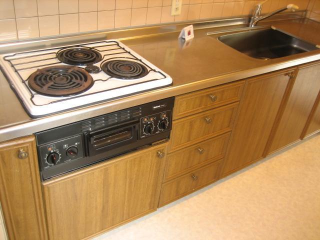 Kitchen. System kitchen (see separate Room No.)