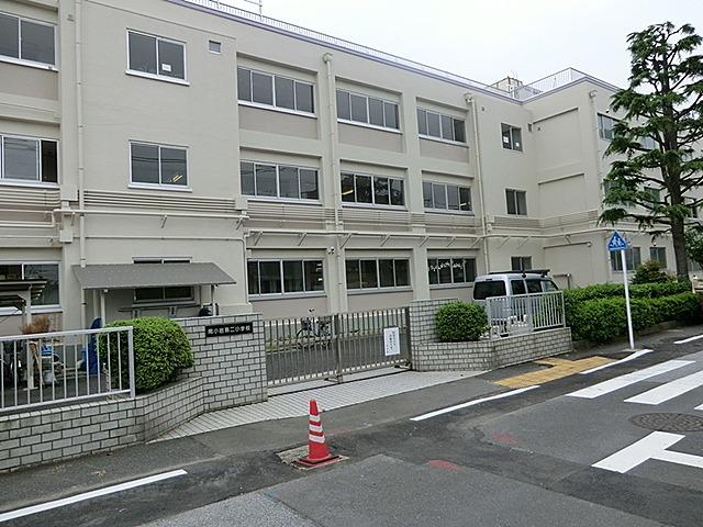 Primary school. Minamikoiwa 412m until the second elementary school