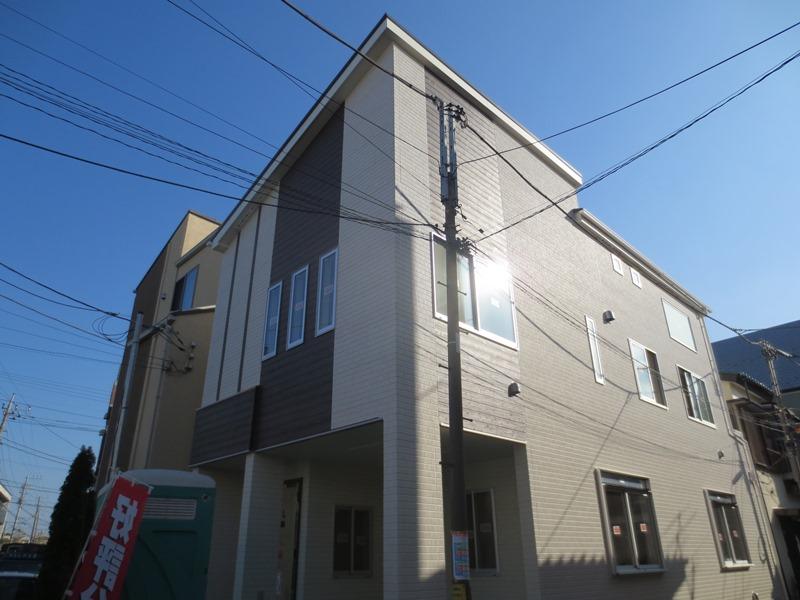 Local appearance photo. Bright house for the corner lot. You can also check important structural parts per under construction. Local (12 May 2013) Shooting