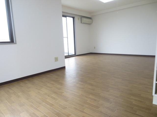 Living and room. Western-style 3