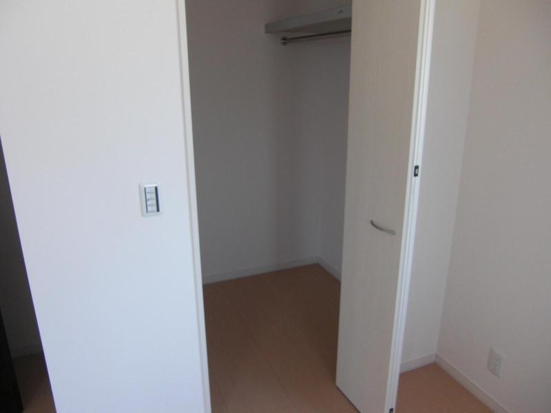 Receipt. Walk-in closet