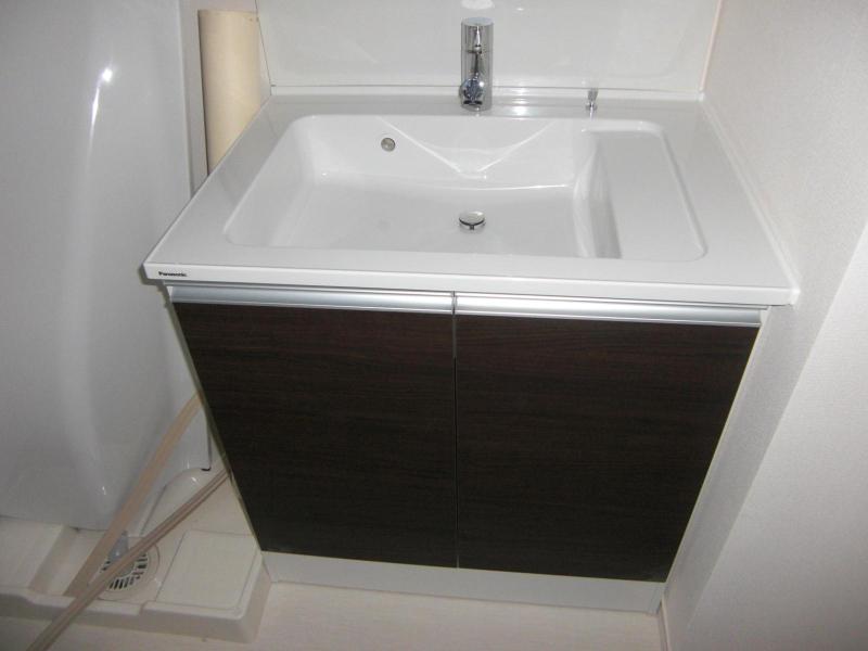 Washroom. Shampoo dresser