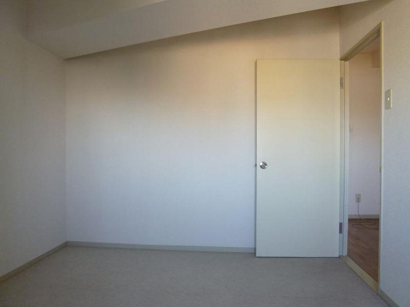 Non-living room. Western-style 4.5 Pledge