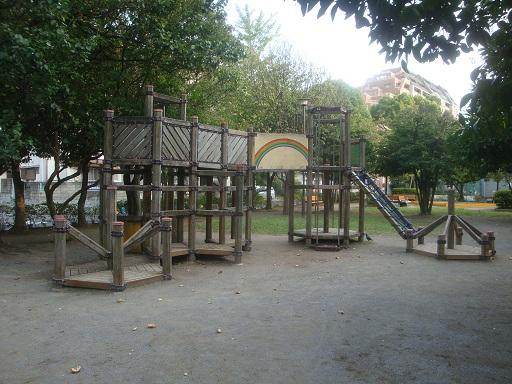 park. Ukita to East Park 990m