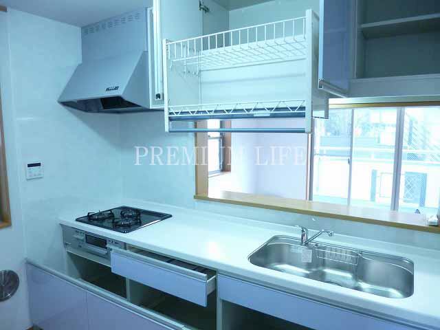 Kitchen.  [kitchen] Lift down wall with storage of, Face-to-face counter kitchen. 