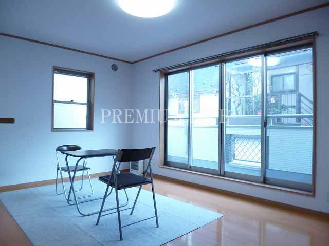 Living.  [living] Bright light will spread from balcony. 